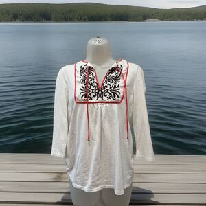 BOSTON PROPER 100% COTTON BOHO BLOUSE WITH FLORAL EMBROIDERY AND BELL SLEEVES S